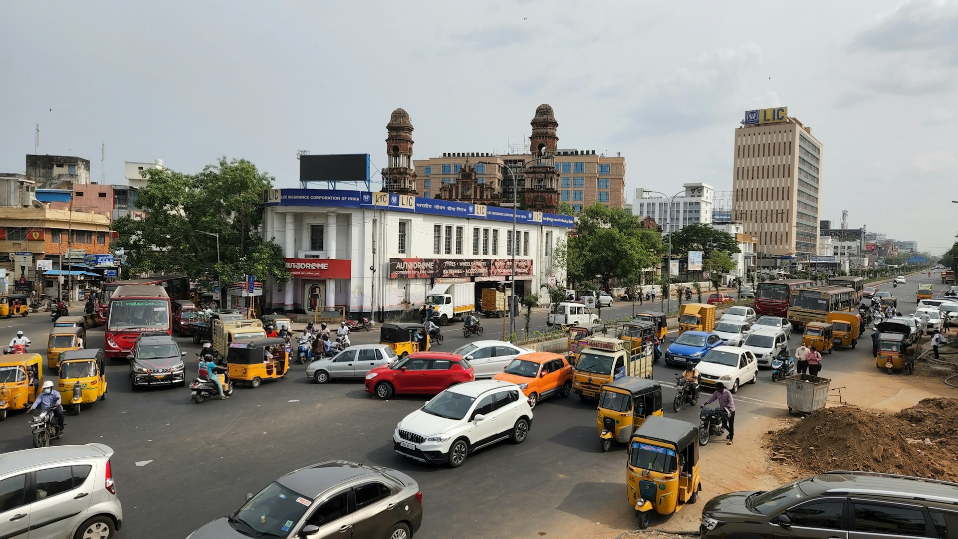 a car driving on a city street filled with lots of traffic